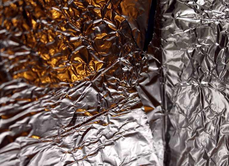 can-you-use-aluminum-foil-in-a-power-air-fryer-kitchenvaly